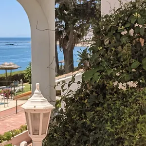 Tranquil Oceanfront Escape, One-bedroom Haven Apartamento